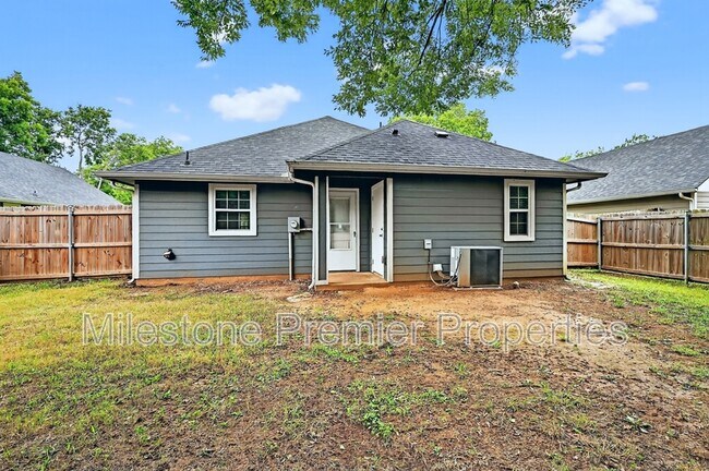 Building Photo - 701 S Binkley St