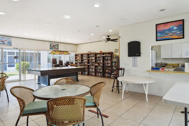 Building Photo - 1516 S Lakeside Dr