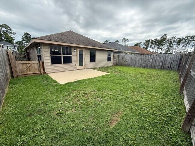 Building Photo - Pensacola - Weatherstone - 3 bedroom, 2 bathroom