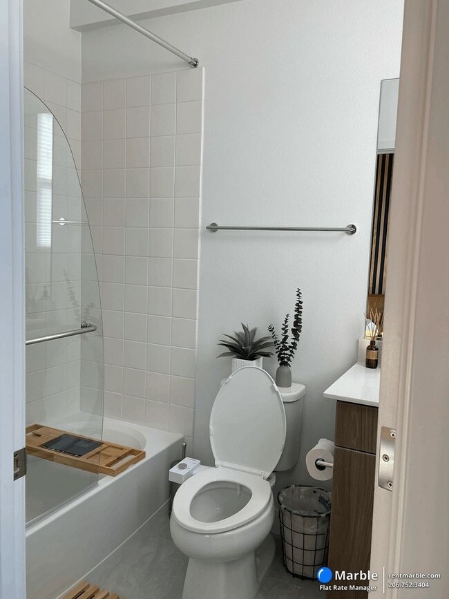 Building Photo - Modern 2-Bedroom, 2.5-Bath Townhome in Oakland