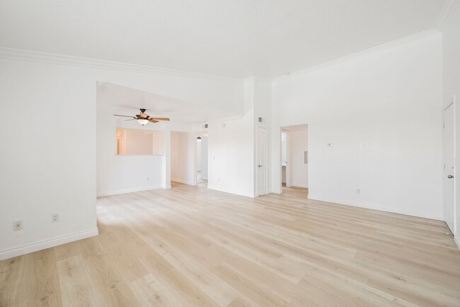 Building Photo - Gorgeous Just Renovated 2 Primary Bedroom ...