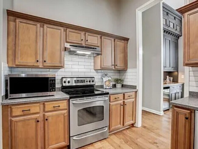 Building Photo - Spring Hill Gem! 3BR Home w/ Patio, Fire P...