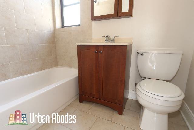 Building Photo - 625 W Cornelia Ave