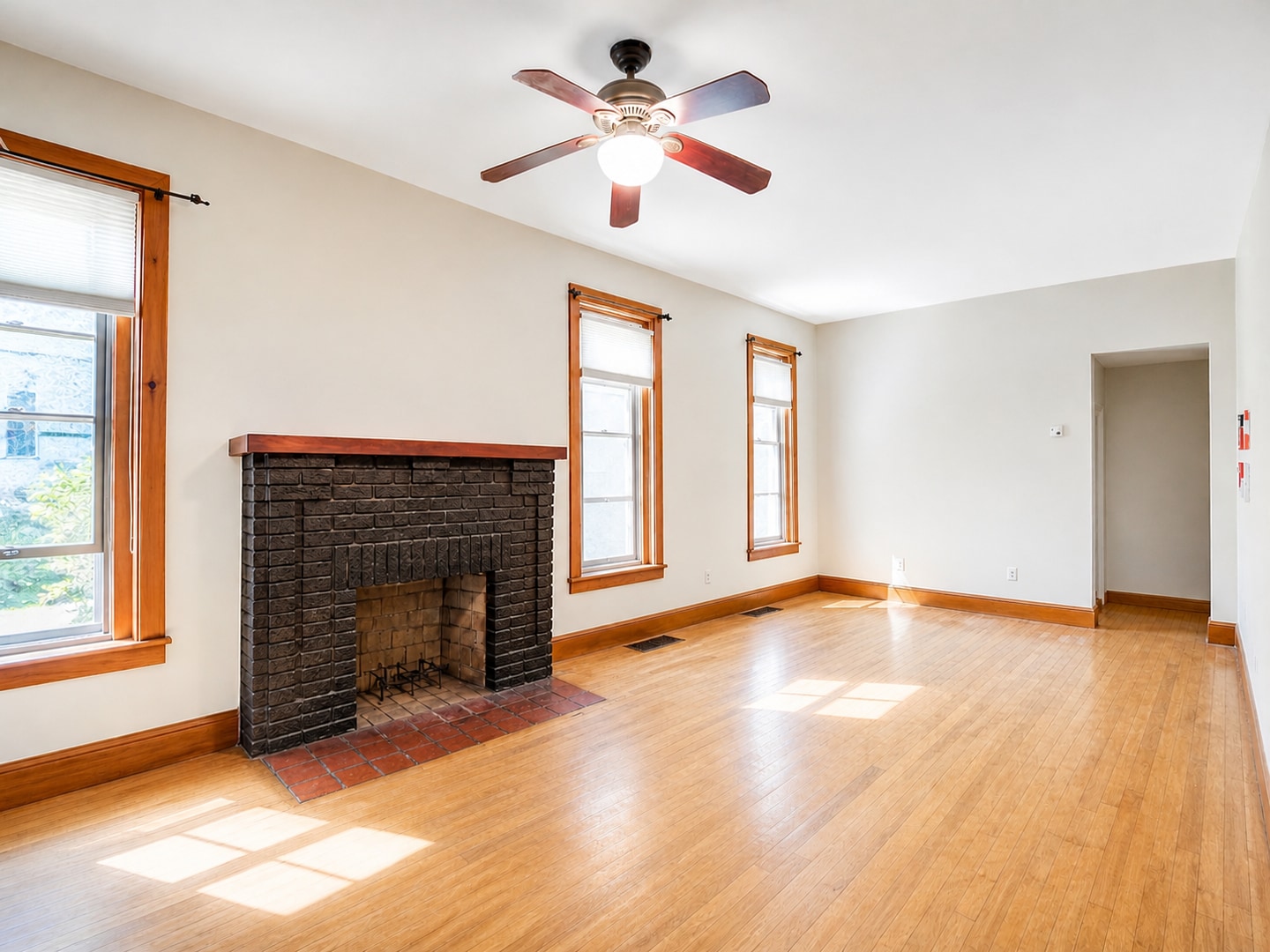 Building Photo - 2556 Dupont Ave S