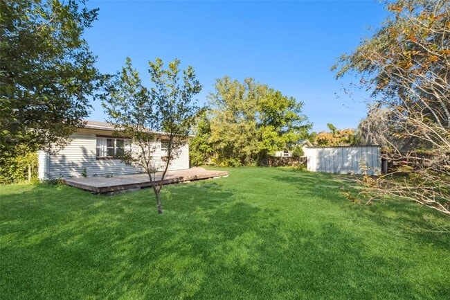 Building Photo - 40542 W 3rd Ave