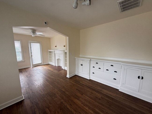 Building Photo - Tulsa One Bedroom Water and Trash Included