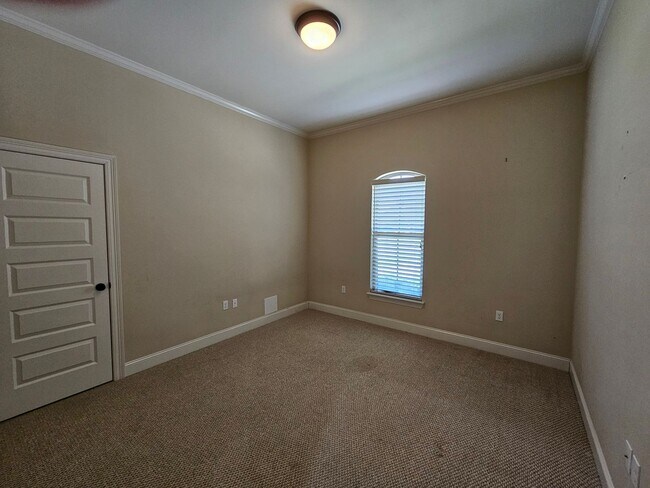 Building Photo - 43283 Pond View Dr