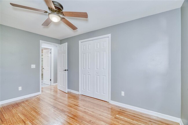 Building Photo - 24 Elaine Dr