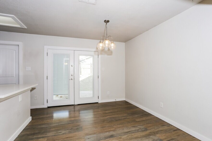 Building Photo - 10104 Chapel Oak Trail