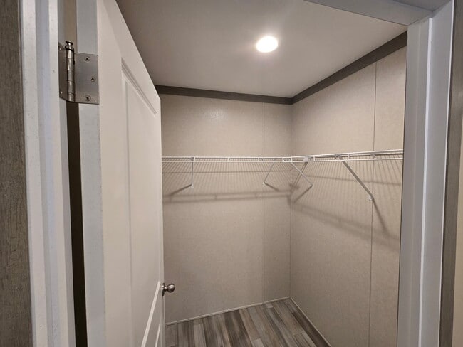 Building Photo - 3541 Wayside Terrace