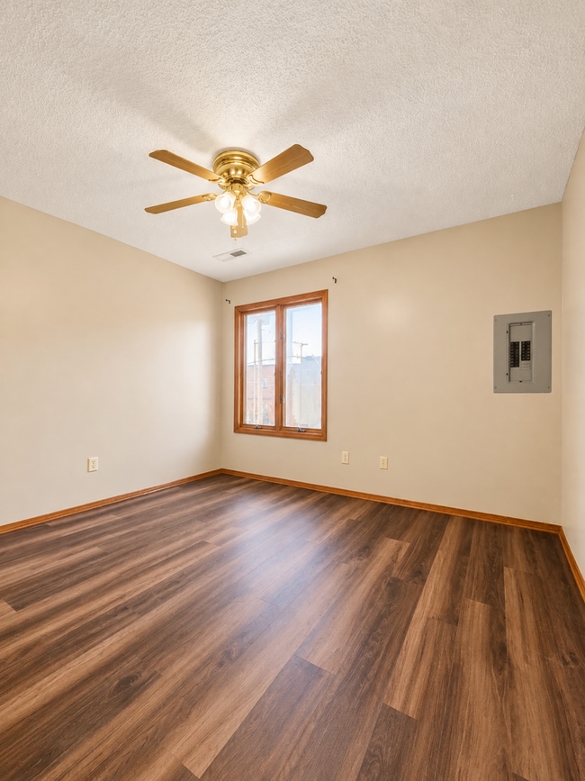 Building Photo - 510 E Elm St