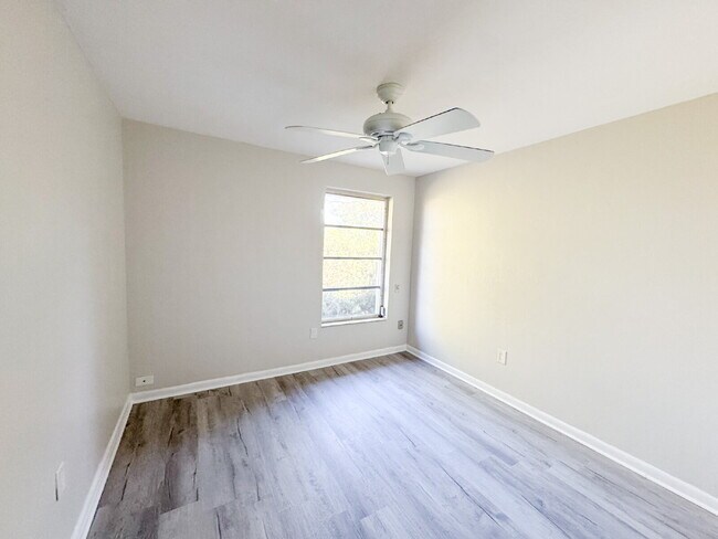 Building Photo - Punta Gorda Isles