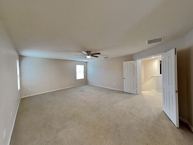 Building Photo - 11843 Verrazano Dr