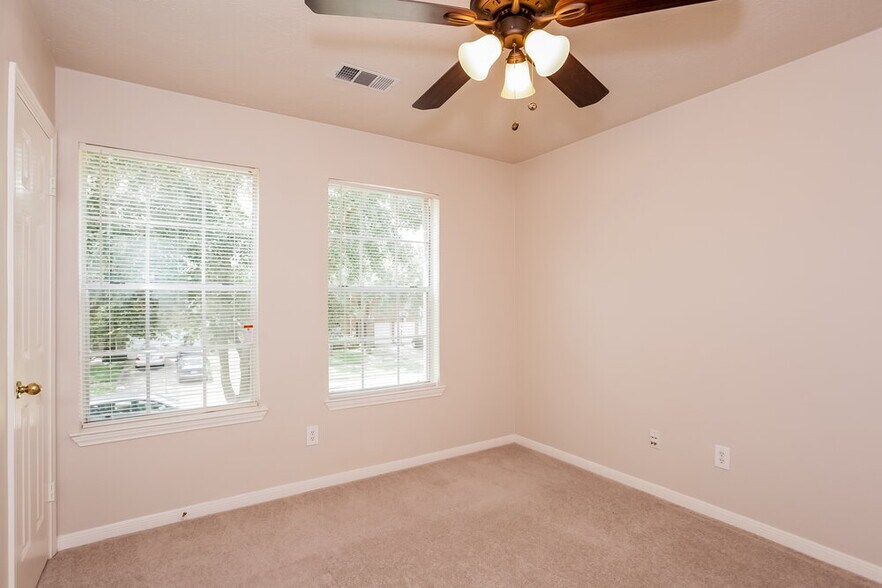 Building Photo - 17806 Oakland Mills Dr