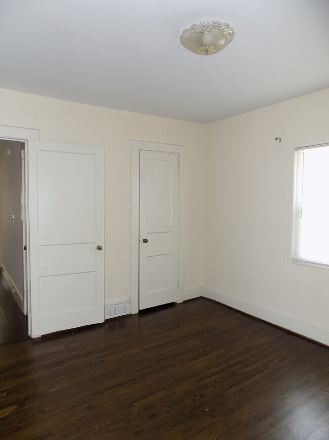 Building Photo - 118 S Waccamaw Ave