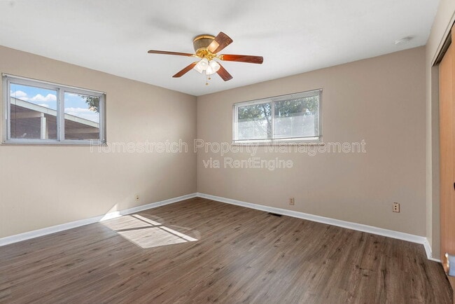 Building Photo - 560 Falcon Dr