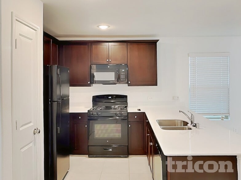 Building Photo - 2602 Vavra Ln