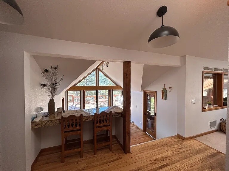 Breakfast nook 2 - 519 Sugarloaf Rd