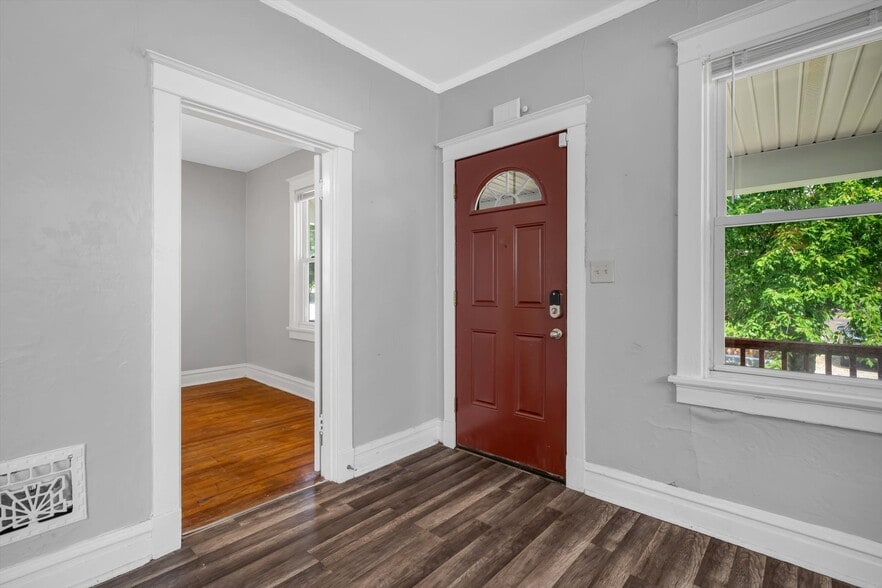 Building Photo - 1223 Gruner pl