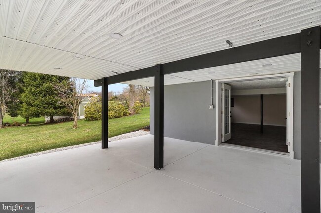 Building Photo - 5 Orchard Pl