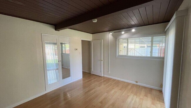 Building Photo - Pleasant HIll, Beautiful 3 bedroom 1 bath home w/ 1 car garage Immaculately maintained!