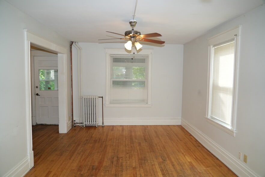 Building Photo - 1031 14th Ave SE