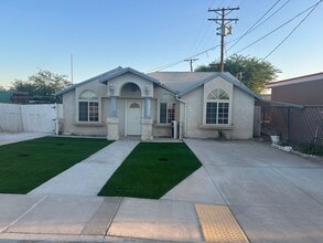 Building Photo - 508 W 11th St