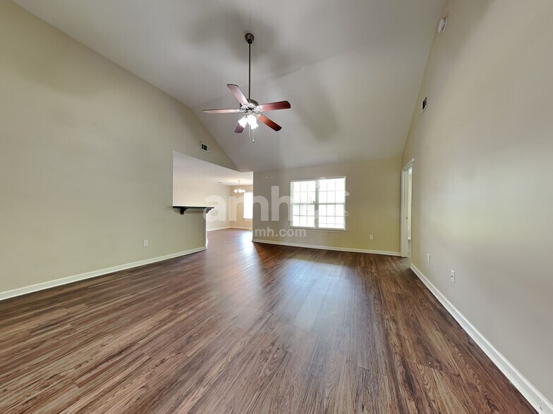 Building Photo - 107 Fontenot Dr