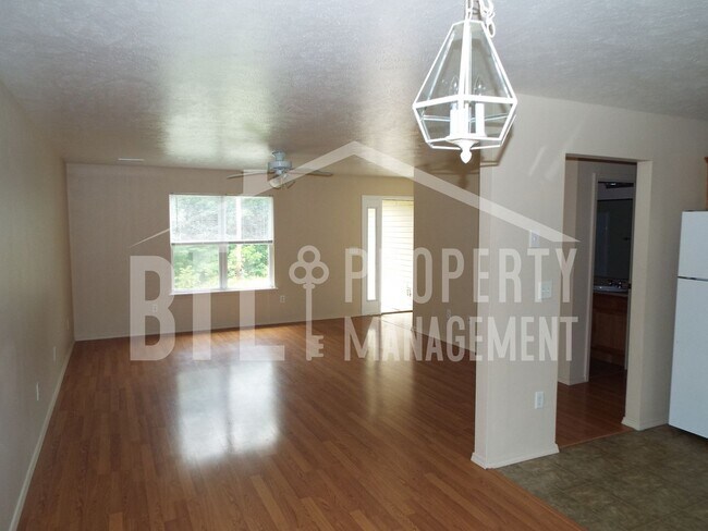 Building Photo - Perfect 3 Bedroom Home