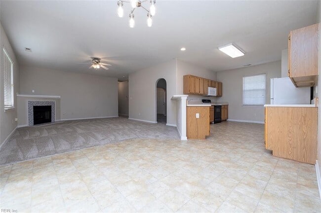Building Photo - 5819 Woodside Ln