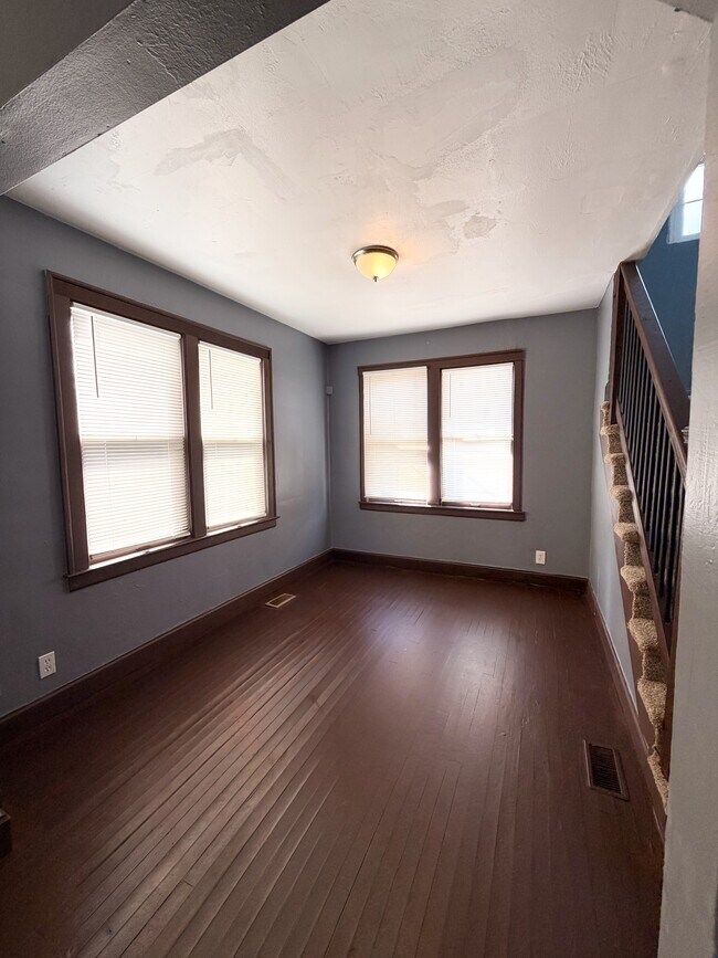 Building Photo - 9241 Boleyn St