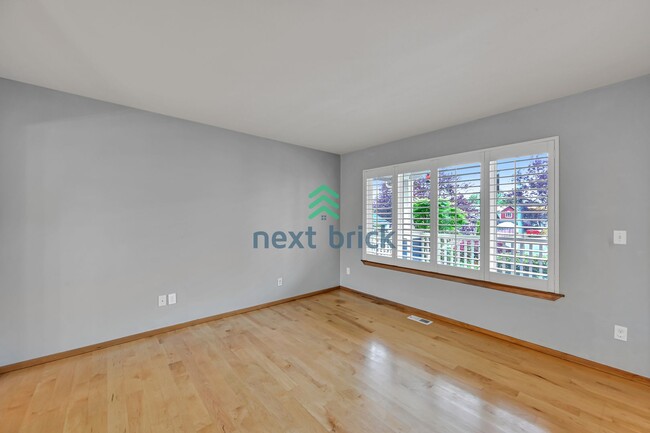 Building Photo - Beautiful 3 Bed, 2.5 Bath Parkside Home – ...