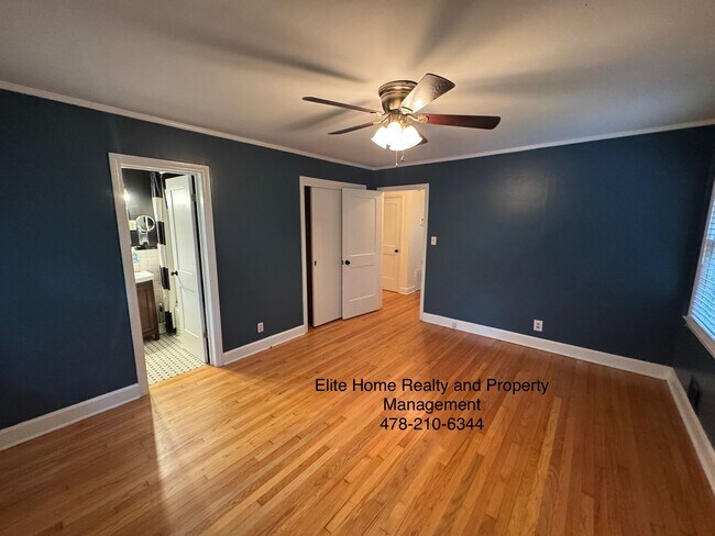 Building Photo - 828 Forest Ridge Dr W