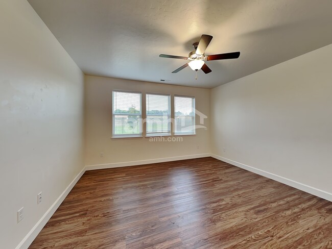 Building Photo - 245 E Sicily Dr
