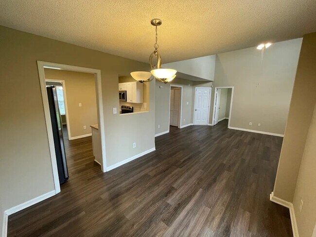 Building Photo - 171 Golding Dr