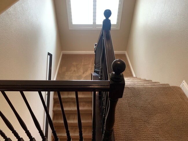 Building Photo - Four Bedrooms, Loft, and Downstairs Bedroo...