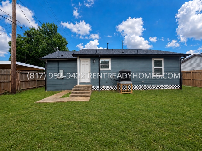 Building Photo - 1104 Sunset Dr
