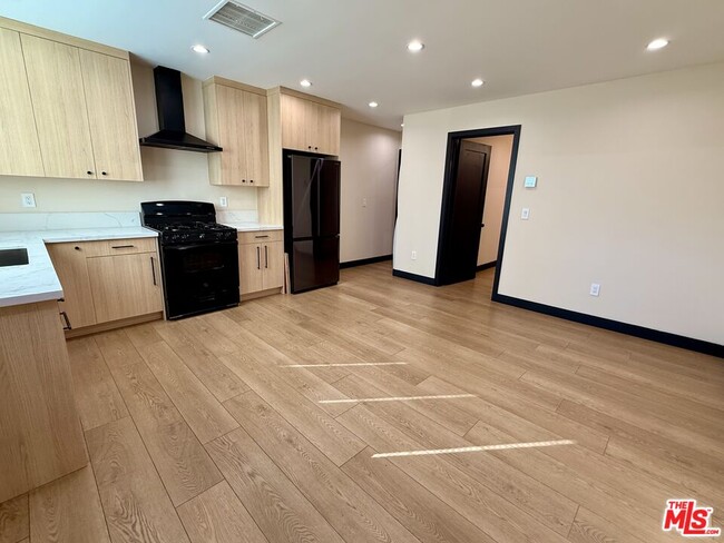 Building Photo - 7309 Yarmouth Ave