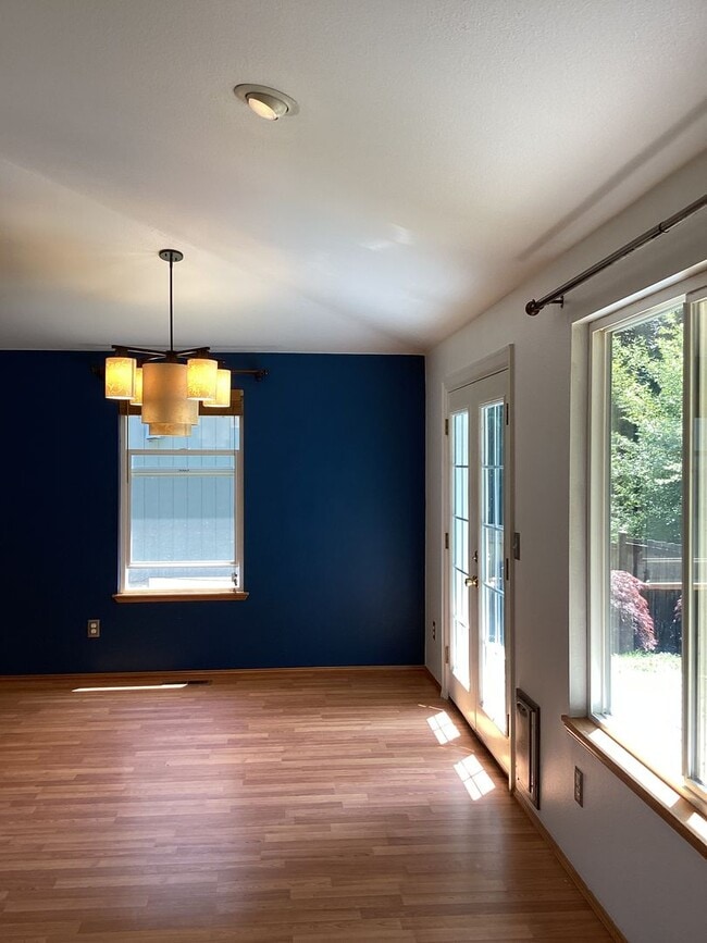 Building Photo - Spacious Lake Stevens Rambler with A/C