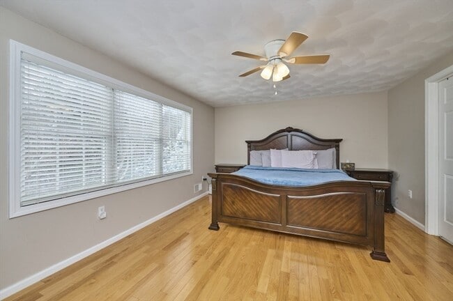 Building Photo - 27 Cranberry Ln