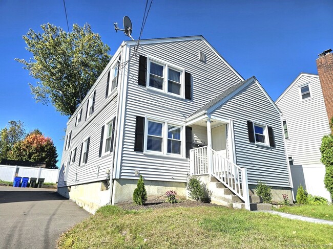 Building Photo - 387 Quaker Ln S