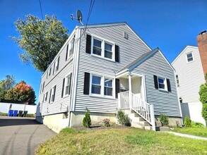 Building Photo - 387 Quaker Ln S