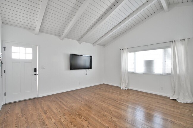 Building Photo - 127 15th Pl