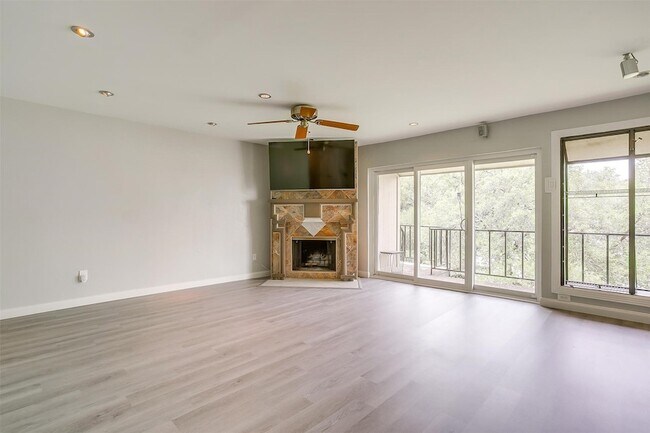 Building Photo - 390 Driftwood Ct