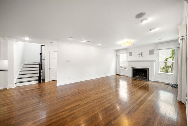 Building Photo - 215 College Blvd
