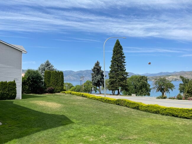 Building Photo - 2305 W Woodin Ave