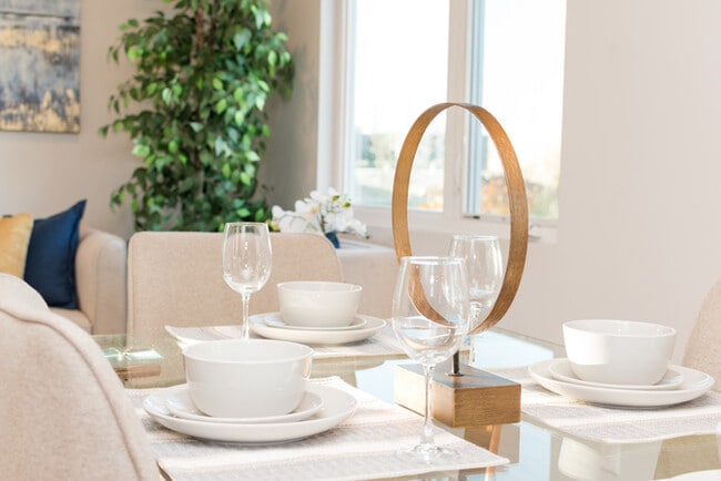 Building Photo - Two Bedroom Town Home-style Like Near NoHo Arts District