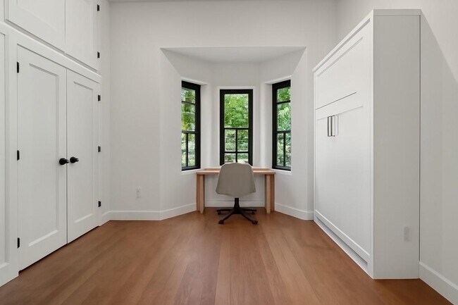 Building Photo - 41 47th St