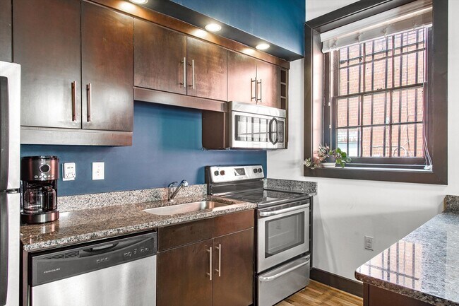 Building Photo - 206 N 1st St