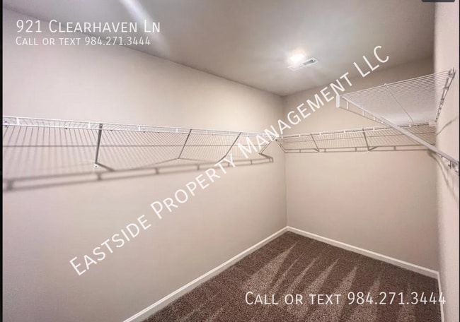 Building Photo - 921 Clearhaven Ln